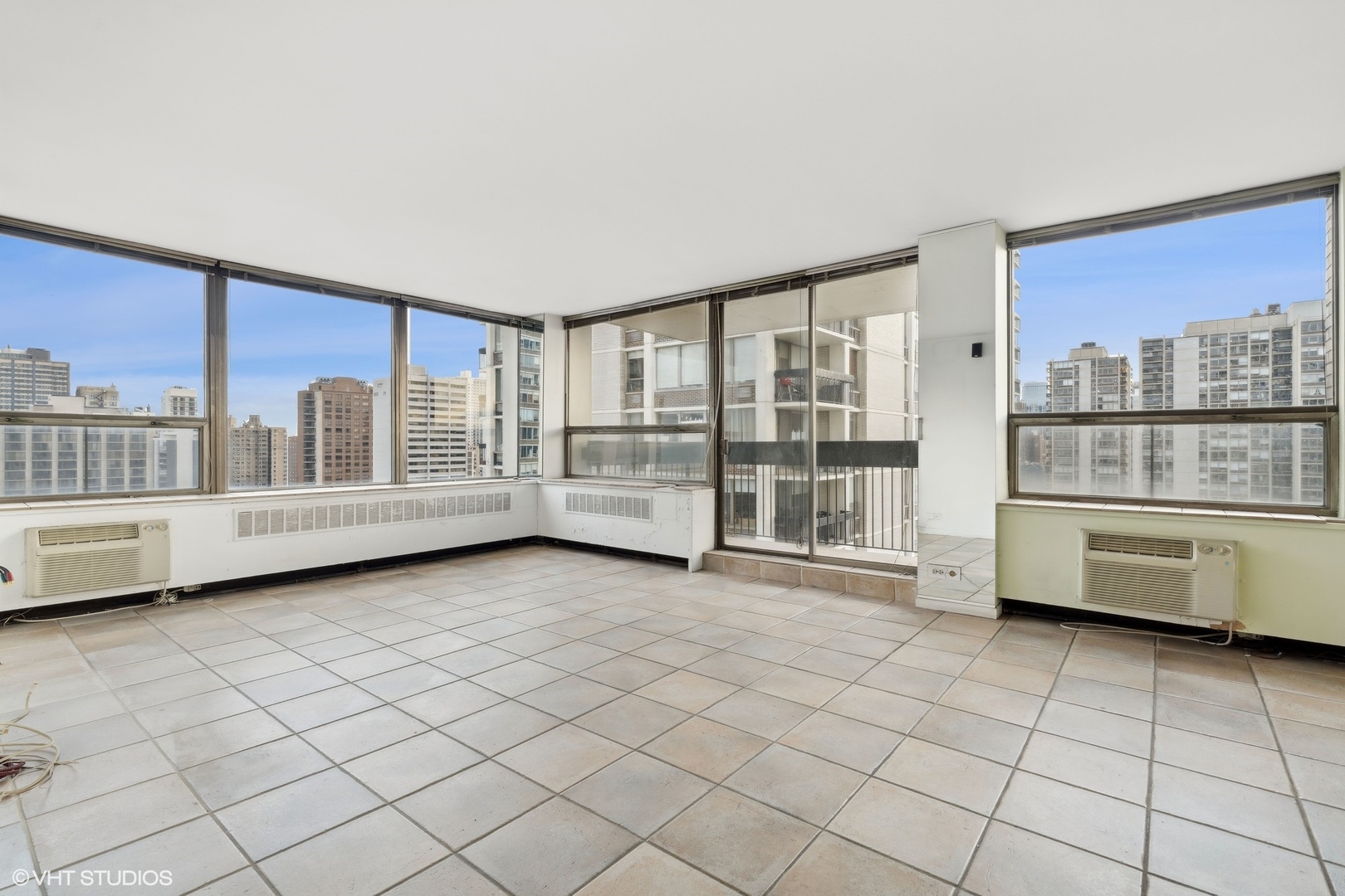 1460 N Sandburg Terrace Unit: 2001-2002