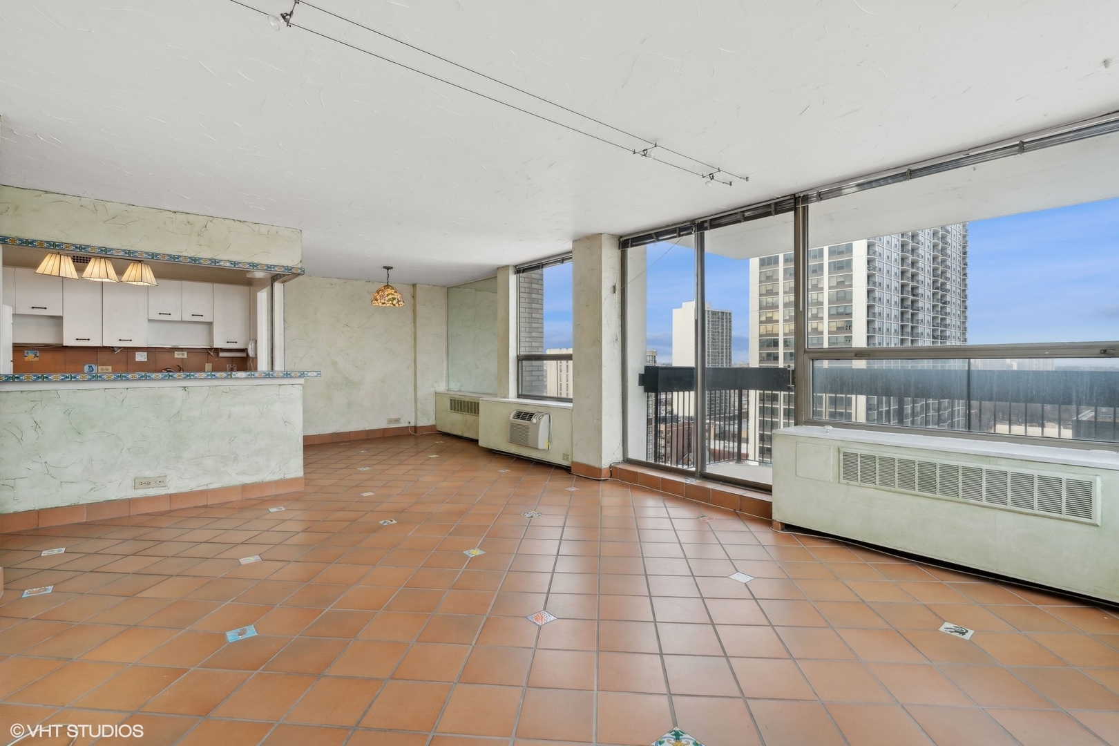 1460 N Sandburg Terrace Unit: 2001-2002