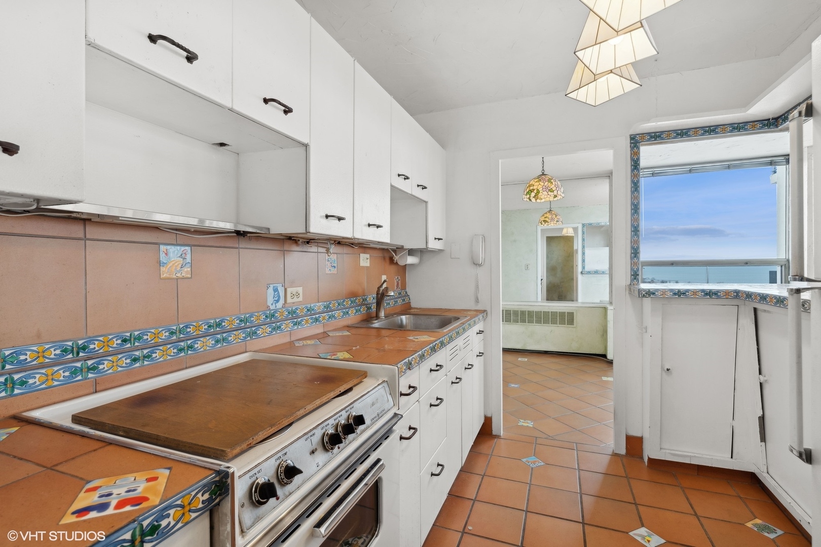 1460 N Sandburg Terrace Unit: 2001-2002