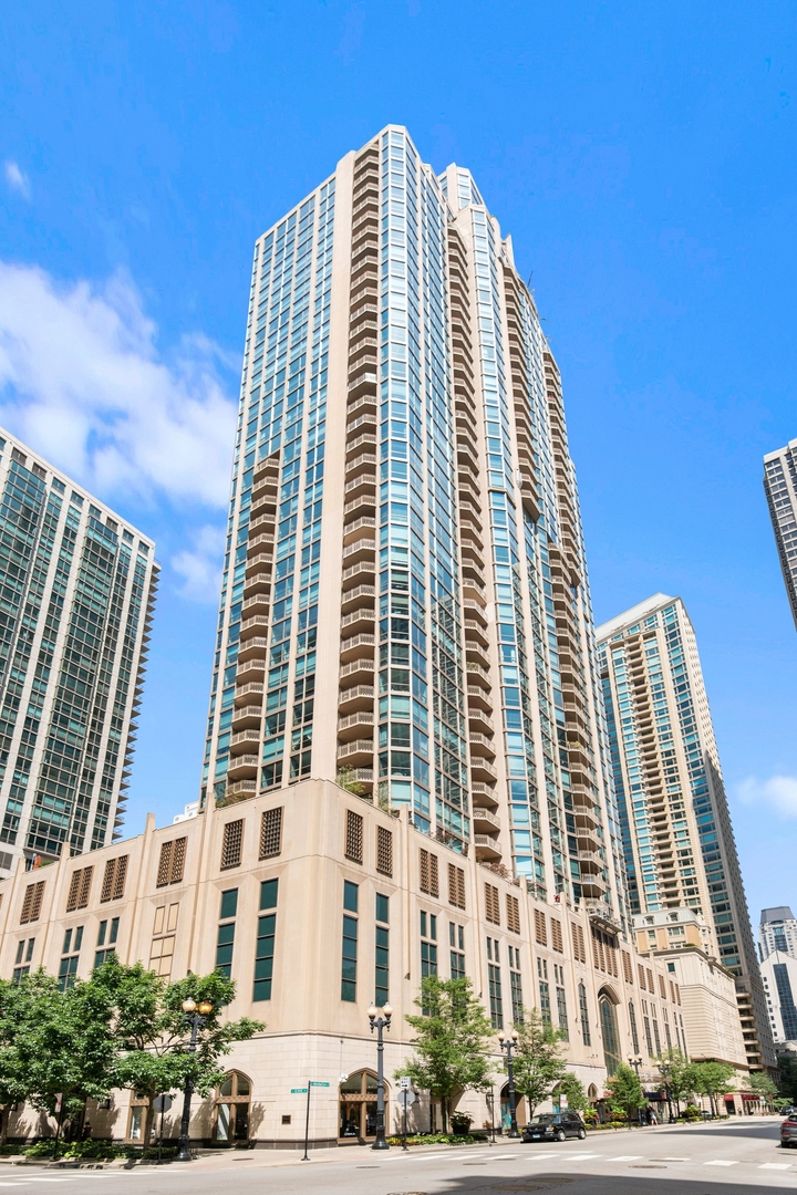 21 E Huron Street Unit: 1505