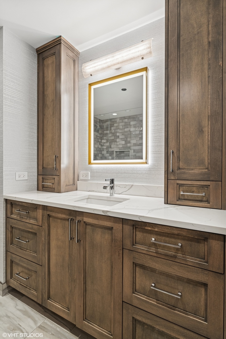 21 E Huron Street Unit: 1505