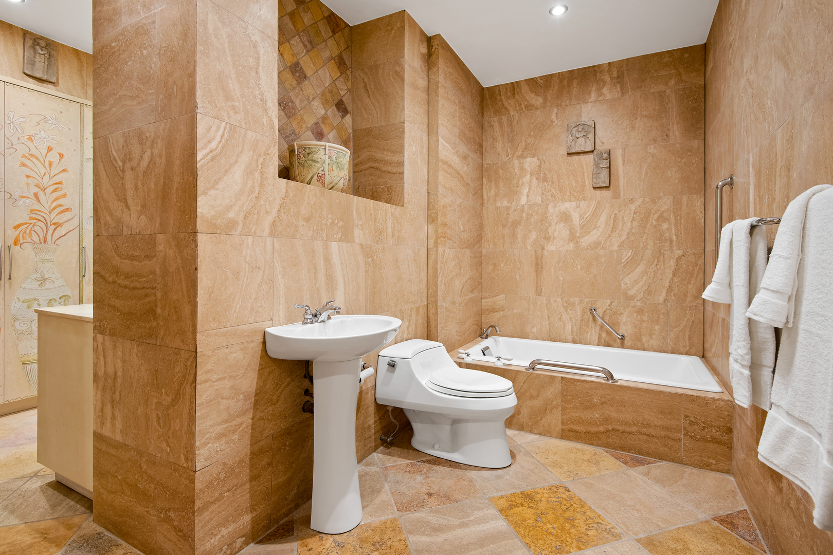 680 N Lake Shore Drive Unit: 1602