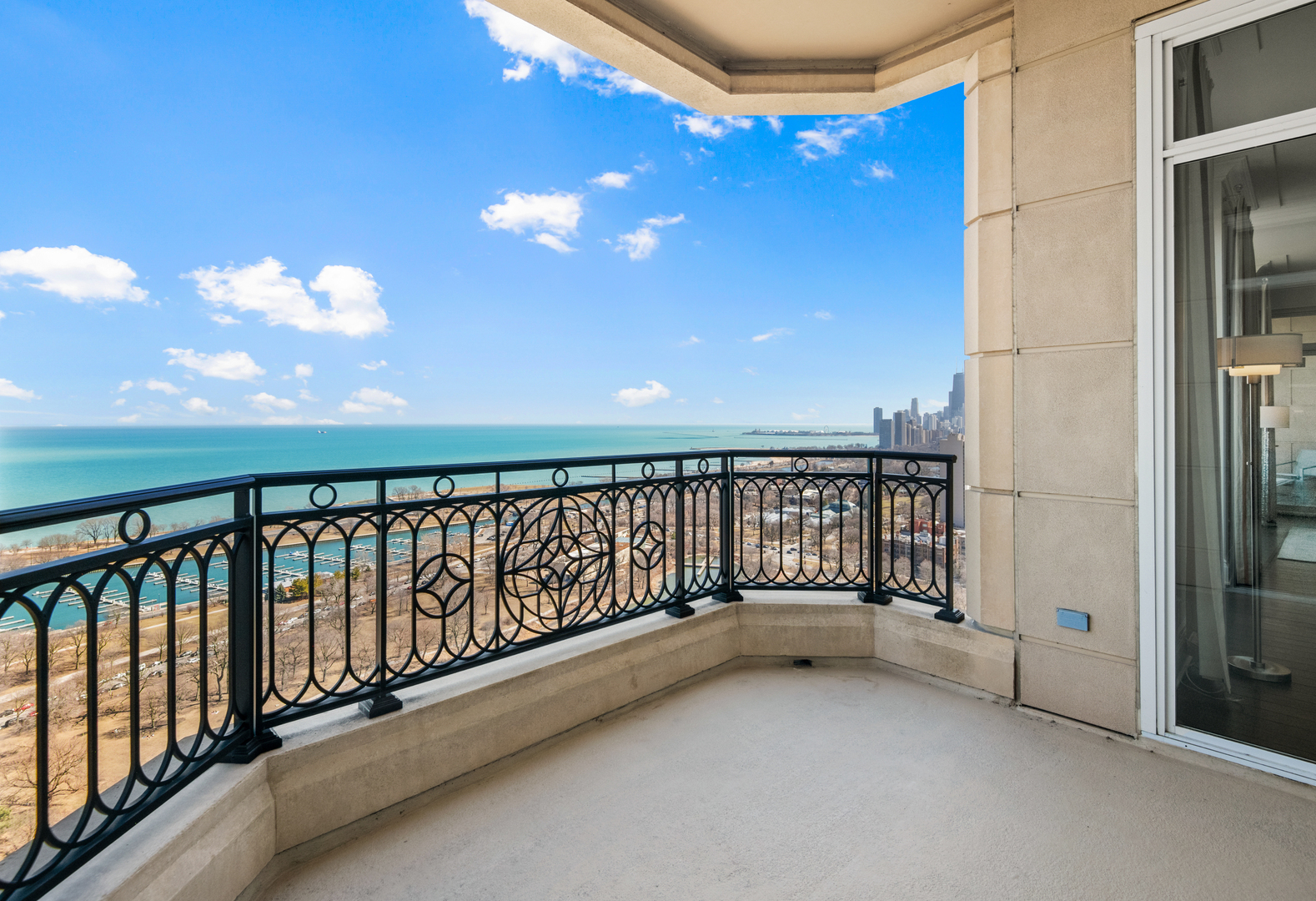2550 N Lakeview Avenue Unit: 2802