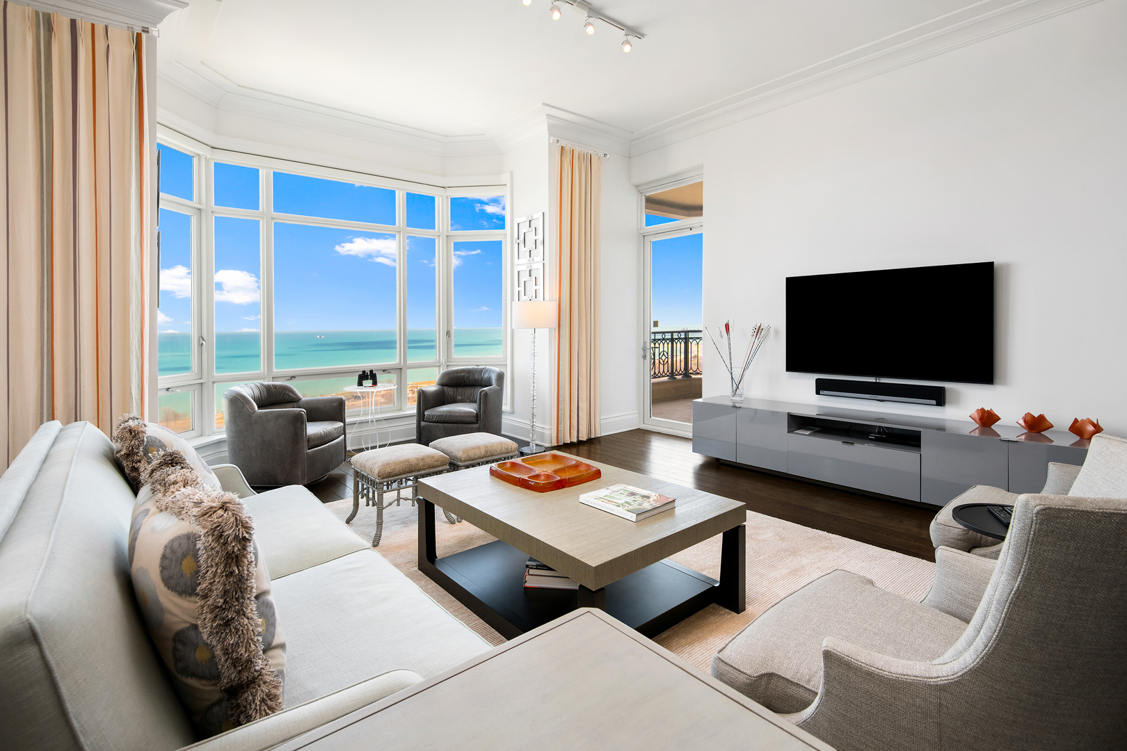 2550 N Lakeview Avenue Unit: 2802