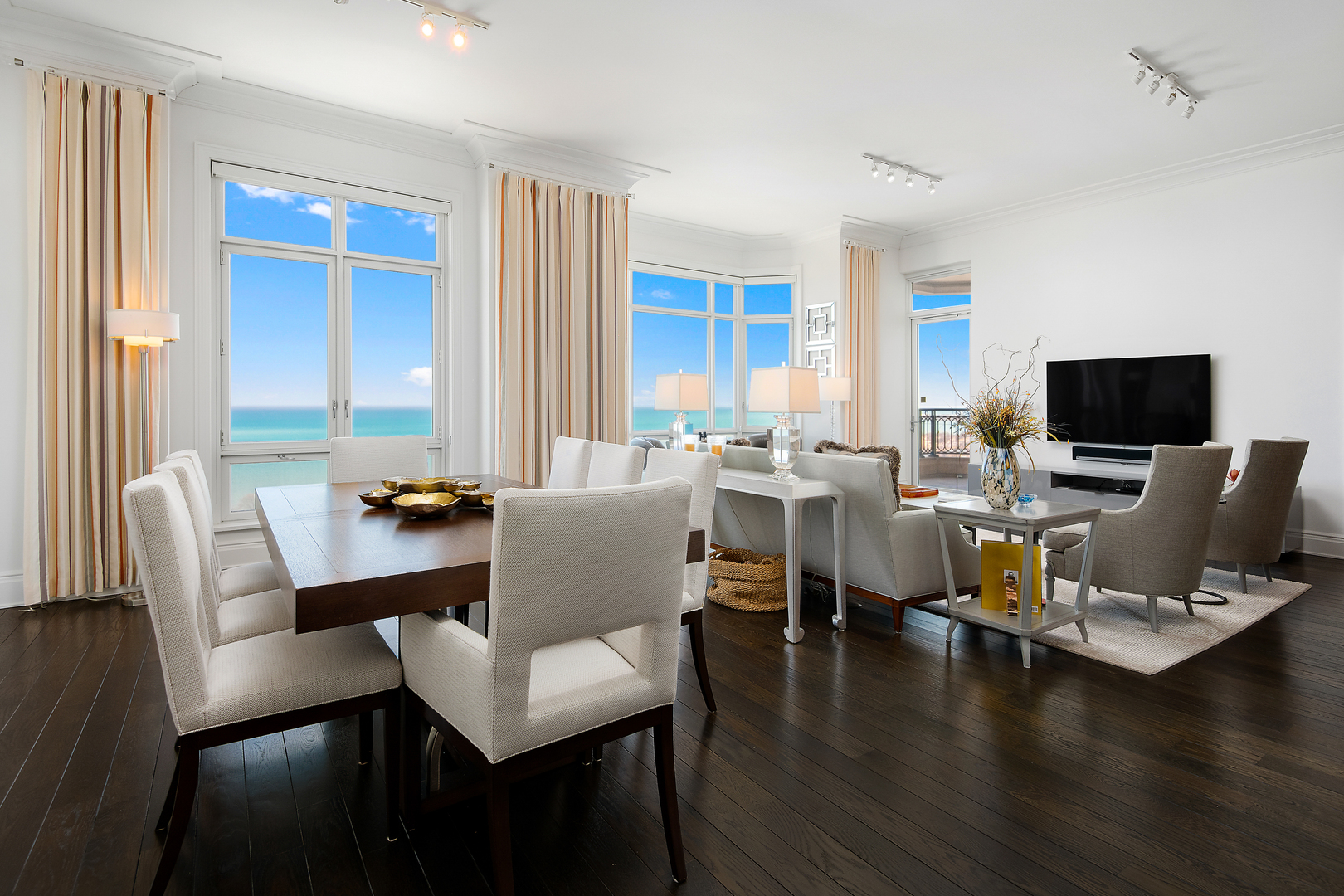 2550 N Lakeview Avenue Unit: 2802