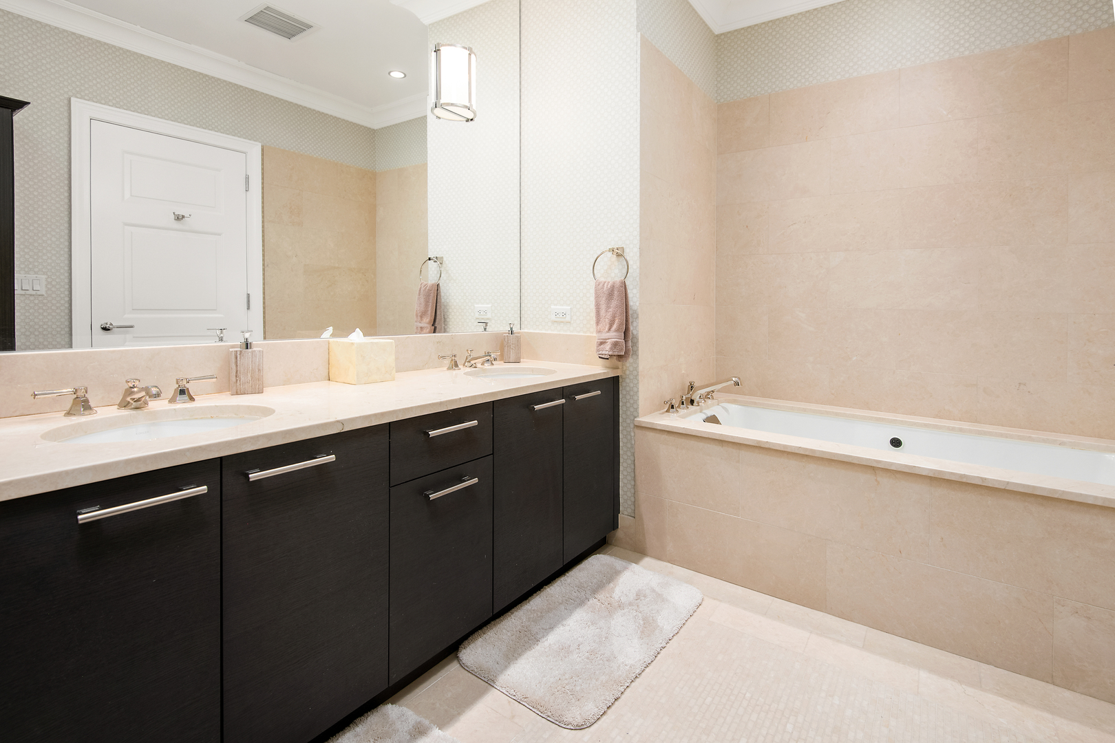 2550 N Lakeview Avenue Unit: 2802