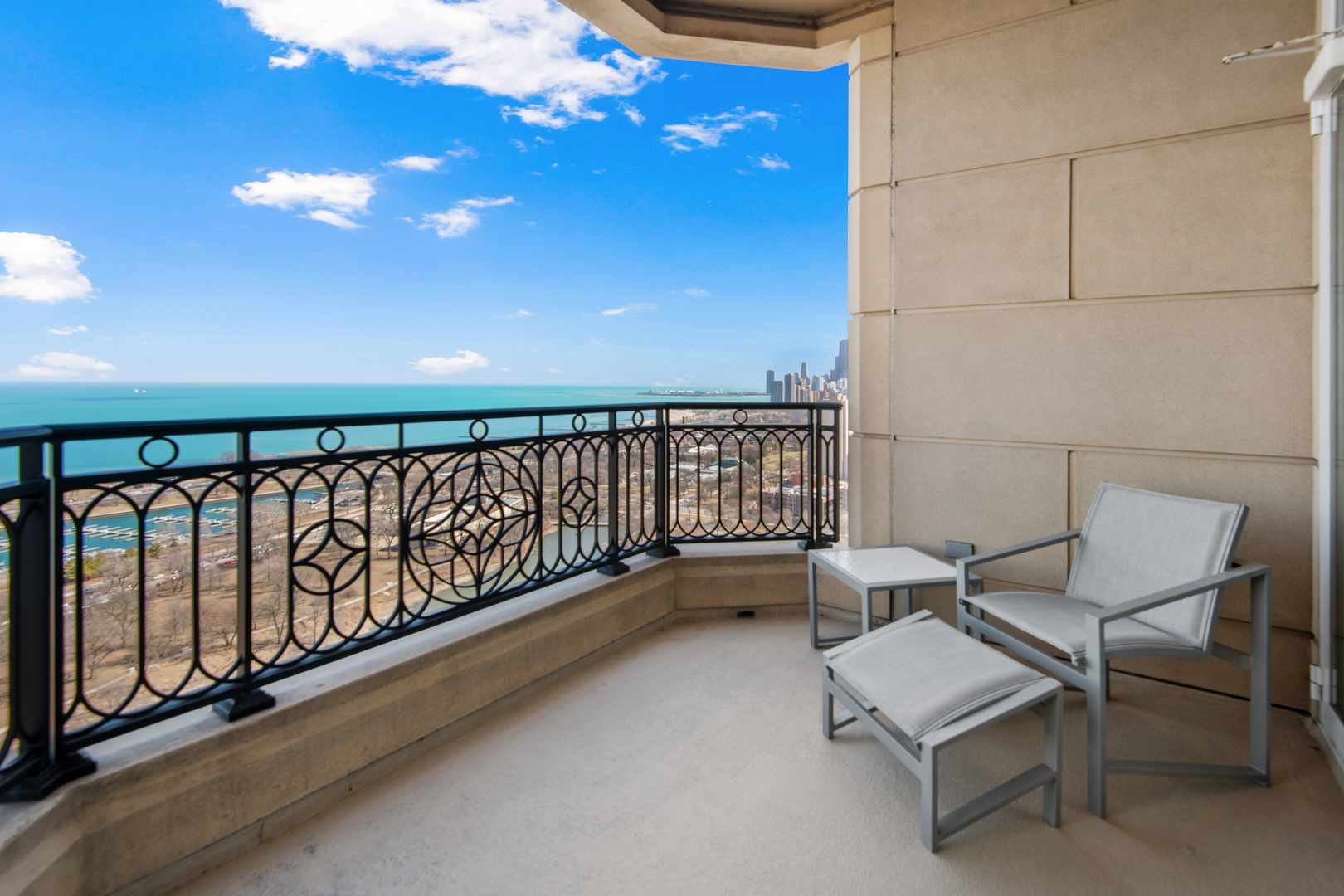 2550 N Lakeview Avenue Unit: 2802