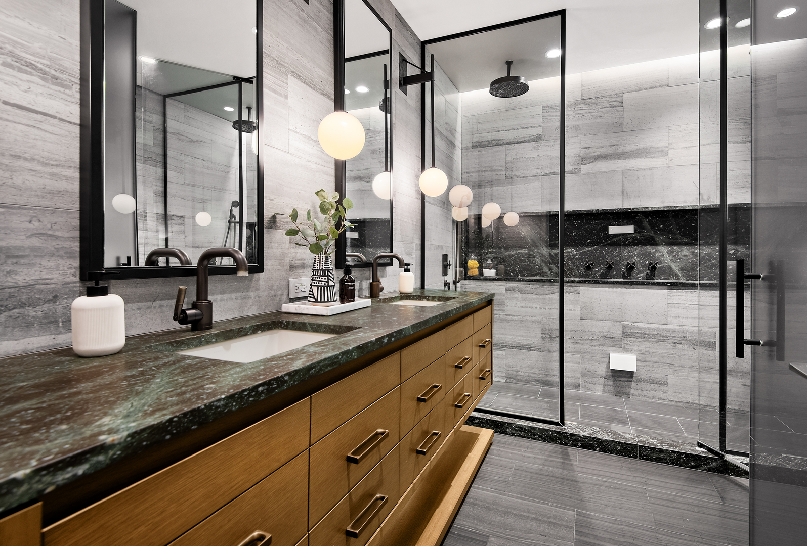 416 W Deming Place Unit: 4