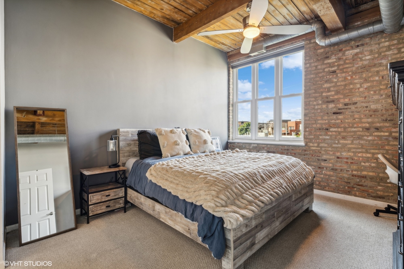 1235 W George Street Unit: 215