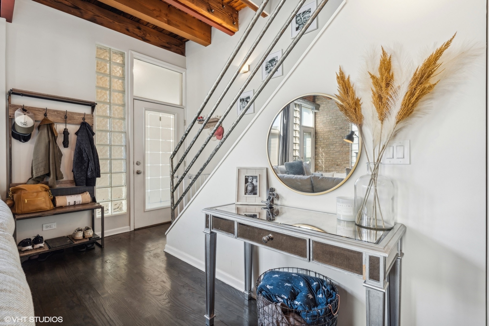 1235 W George Street Unit: 215