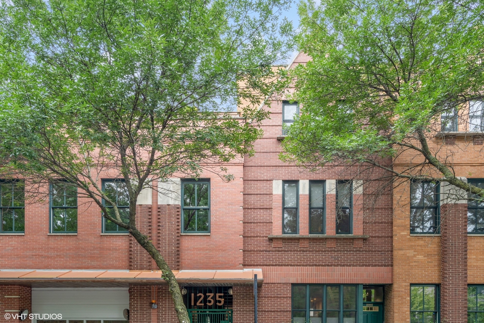 1235 W George Street Unit: 215