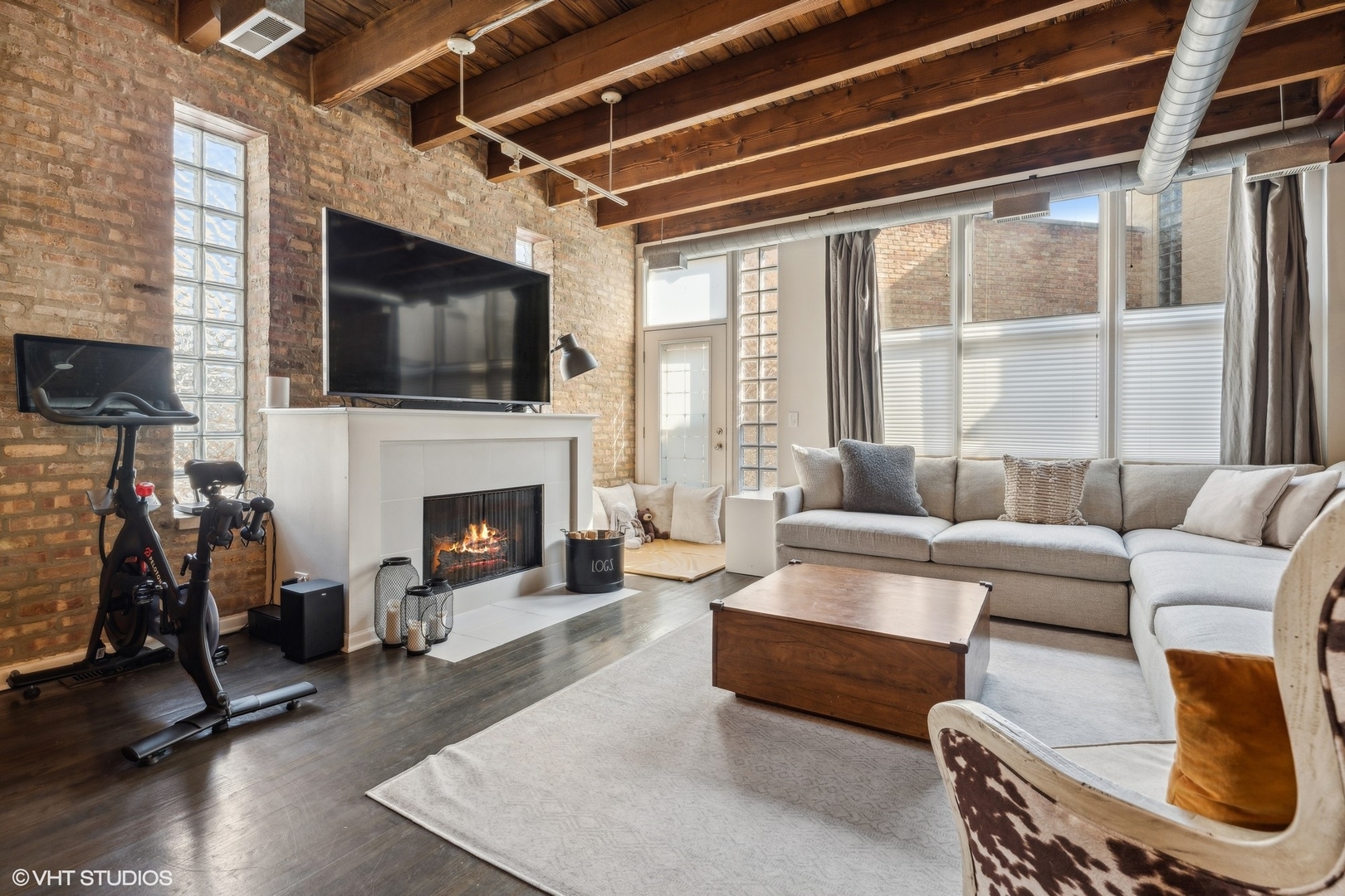 1235 W George Street Unit: 215