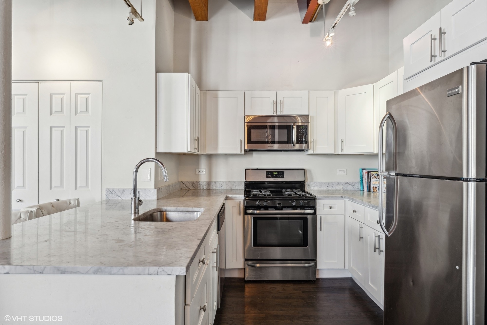 1235 W George Street Unit: 215