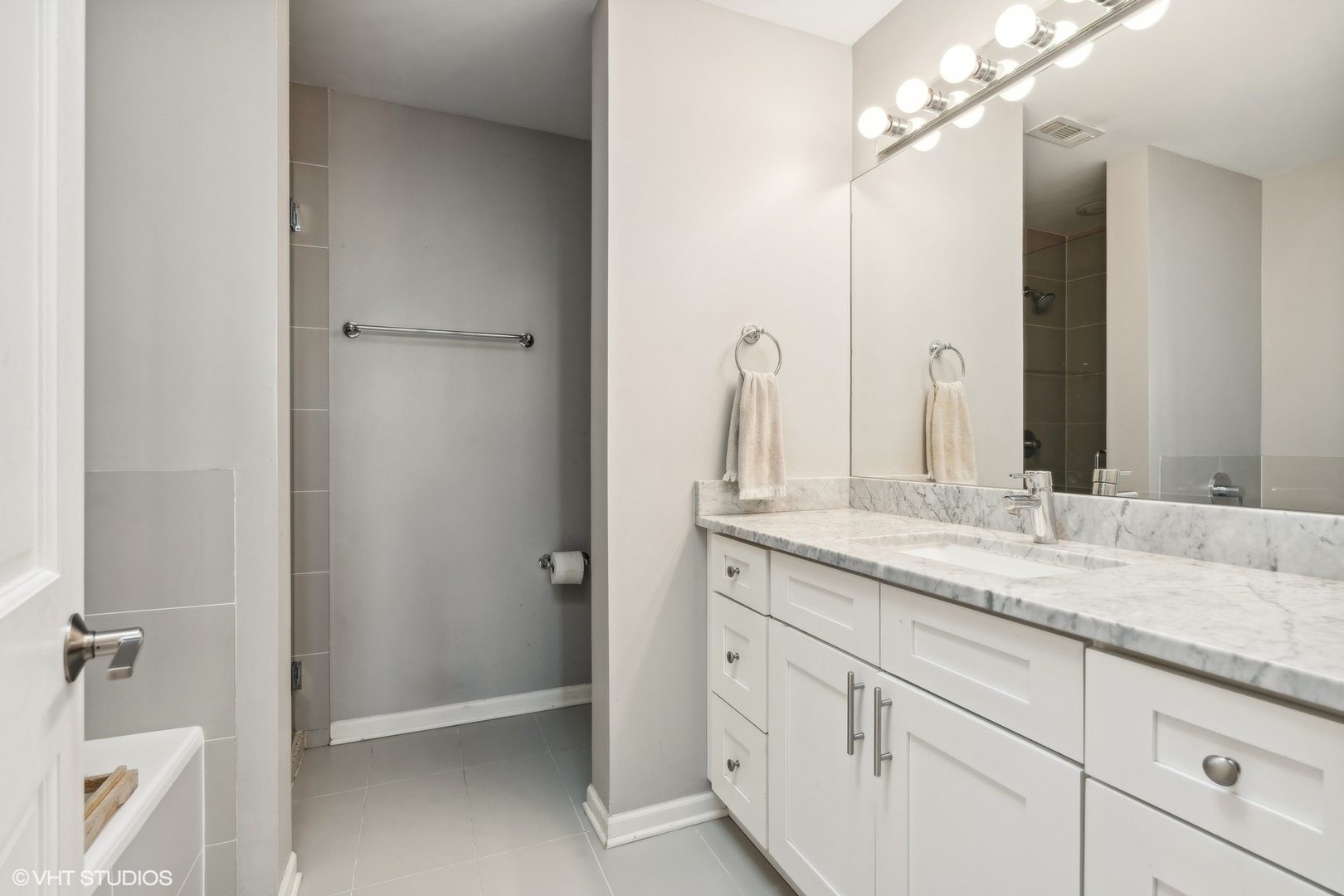 1235 W George Street Unit: 215