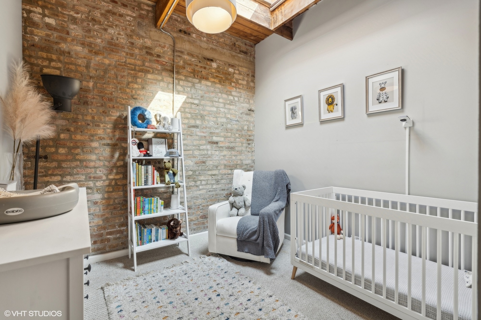 1235 W George Street Unit: 215