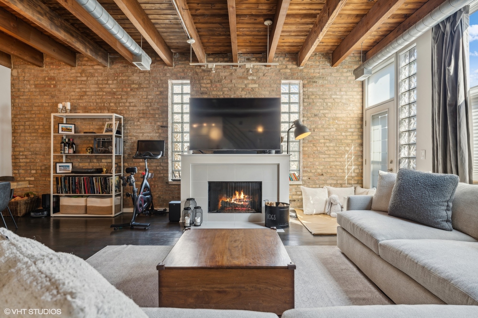 1235 W George Street Unit: 215