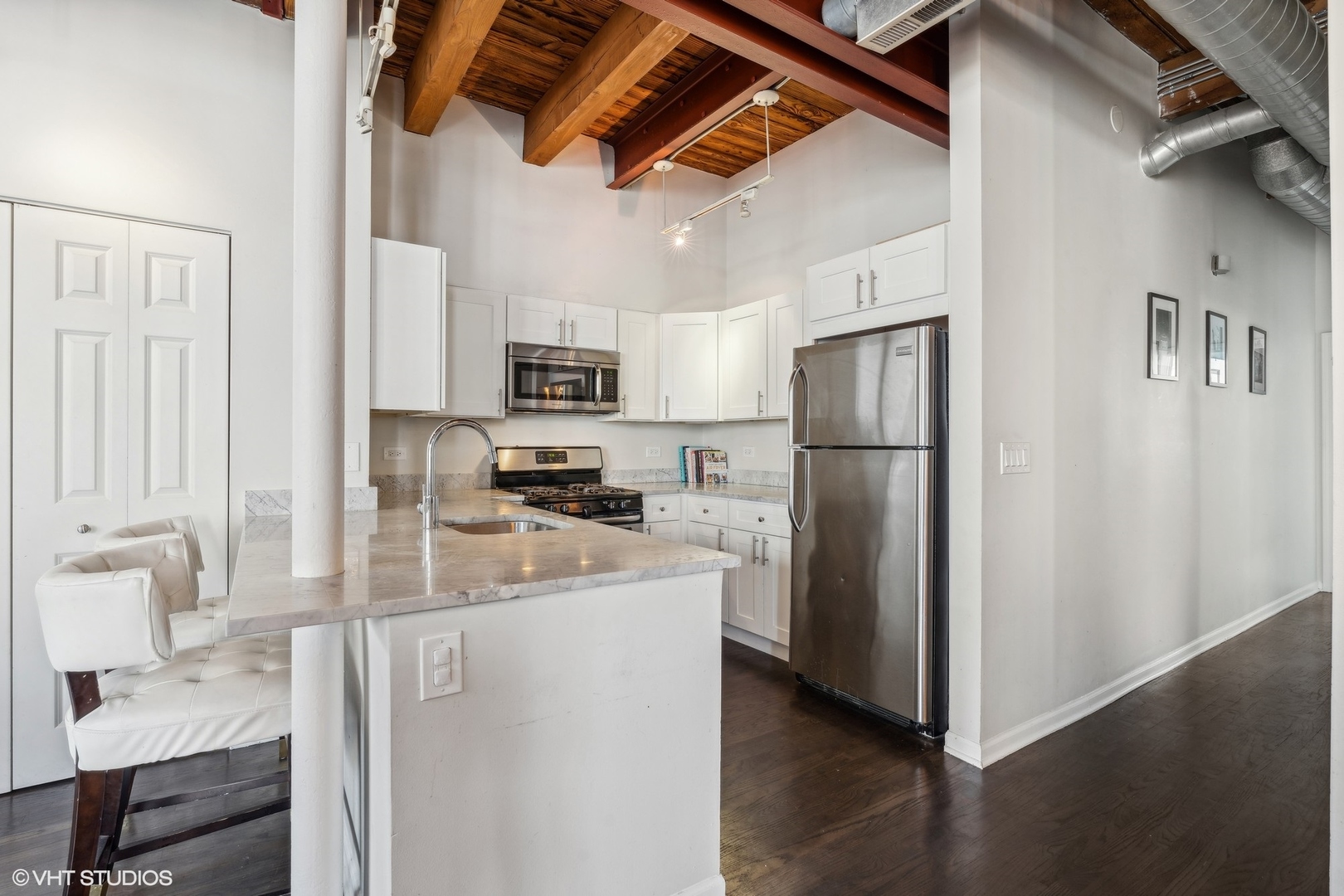 1235 W George Street Unit: 215
