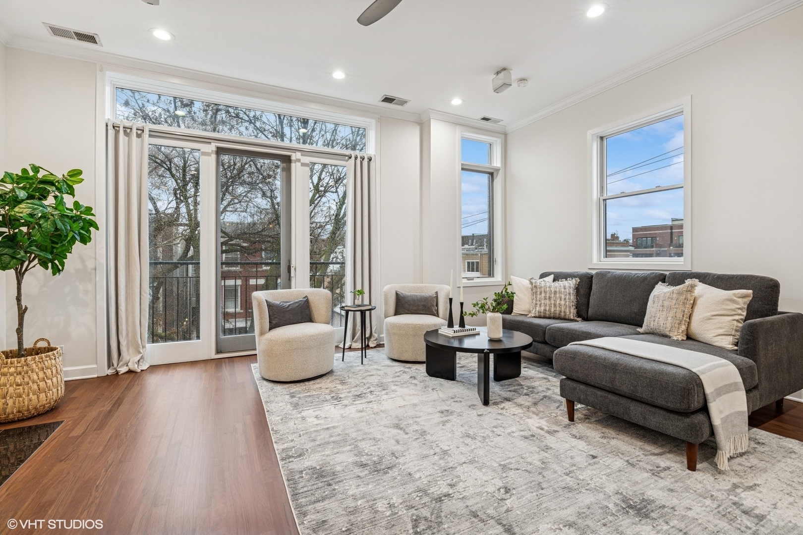 814 N Winchester Avenue Unit: 3