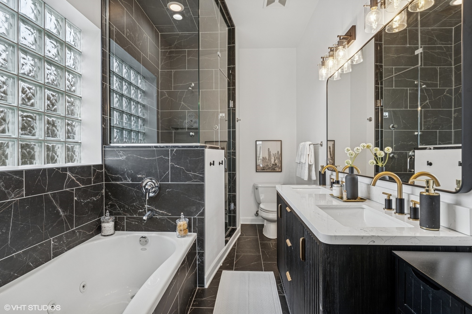 814 N Winchester Avenue Unit: 3