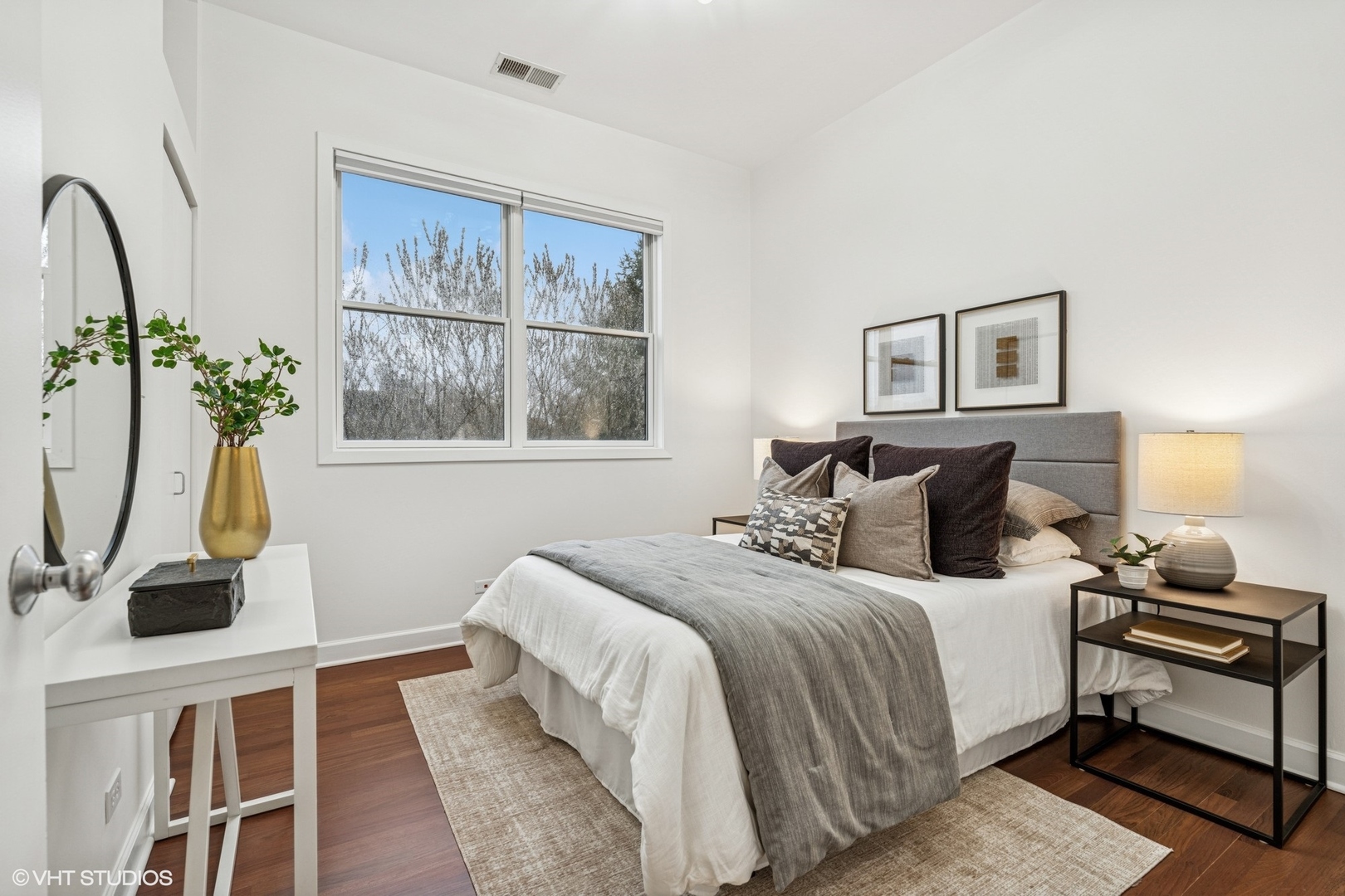 814 N Winchester Avenue Unit: 3