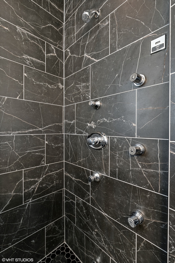 814 N Winchester Avenue Unit: 3