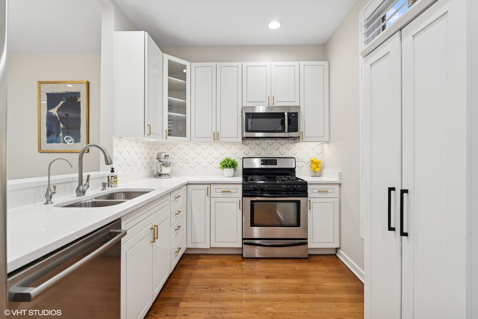 1920 N MAUD Avenue Unit: C