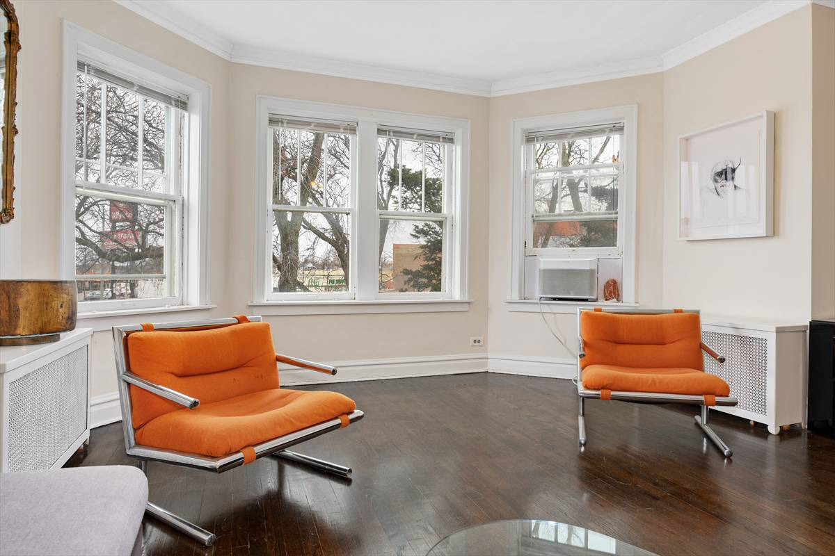 3617 N Sawyer Avenue Unit: 2