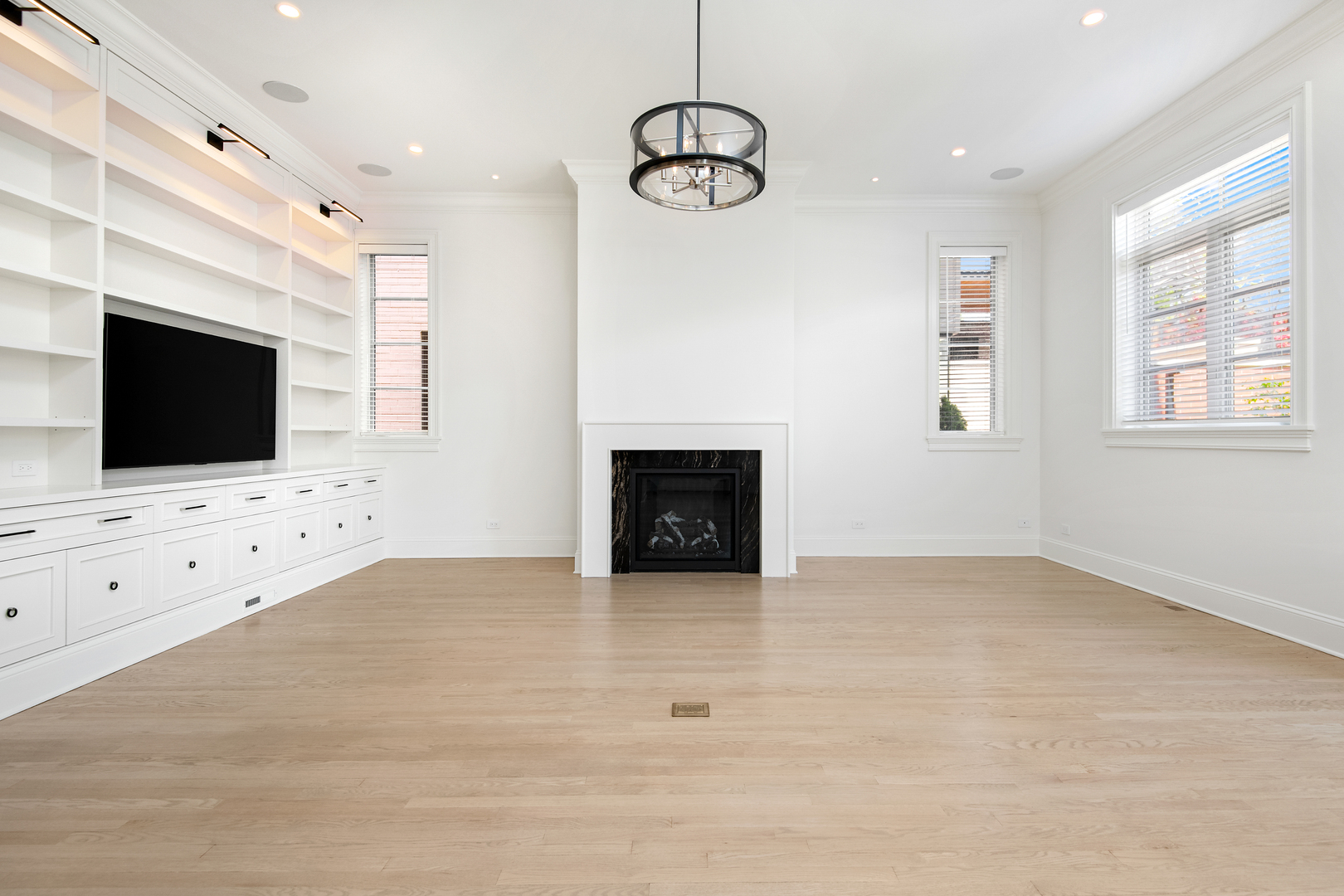 2245 N Magnolia Avenue