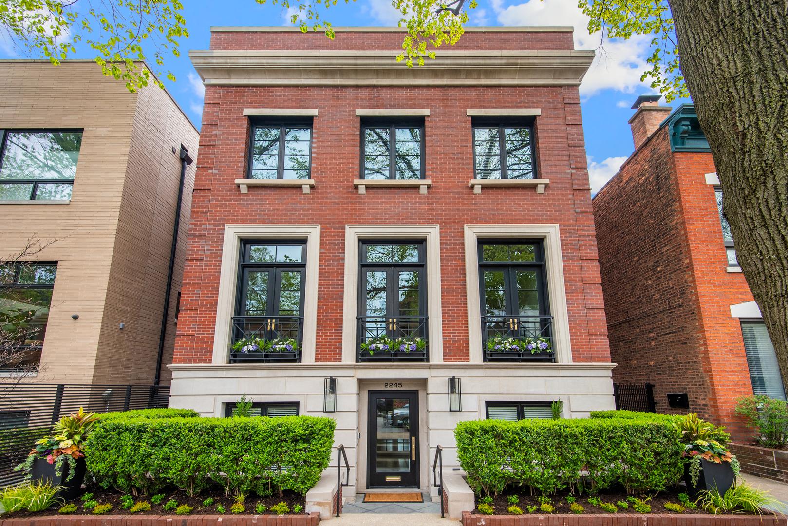 2245 N Magnolia Avenue