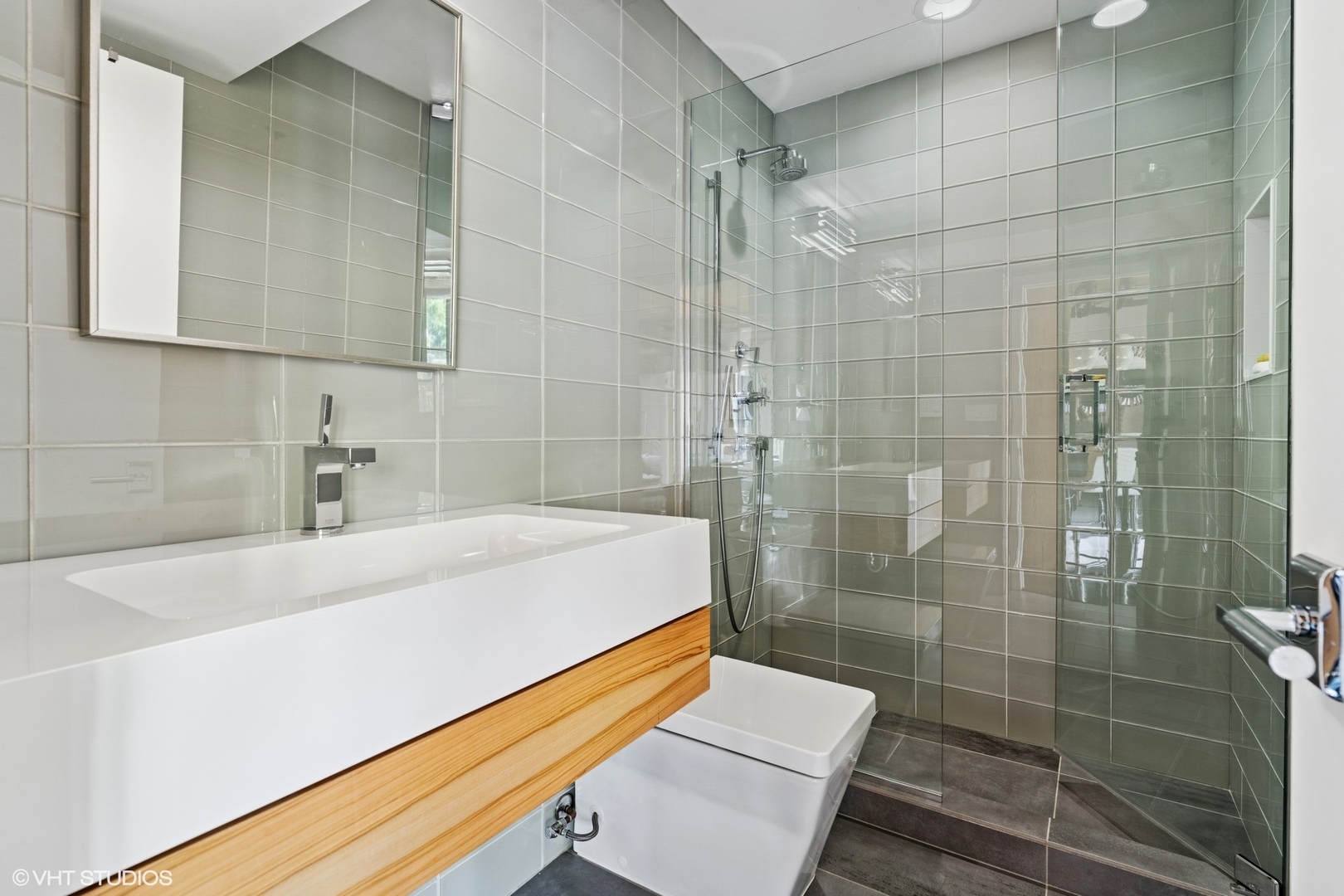 411 W Ontario Street Unit: 201-302