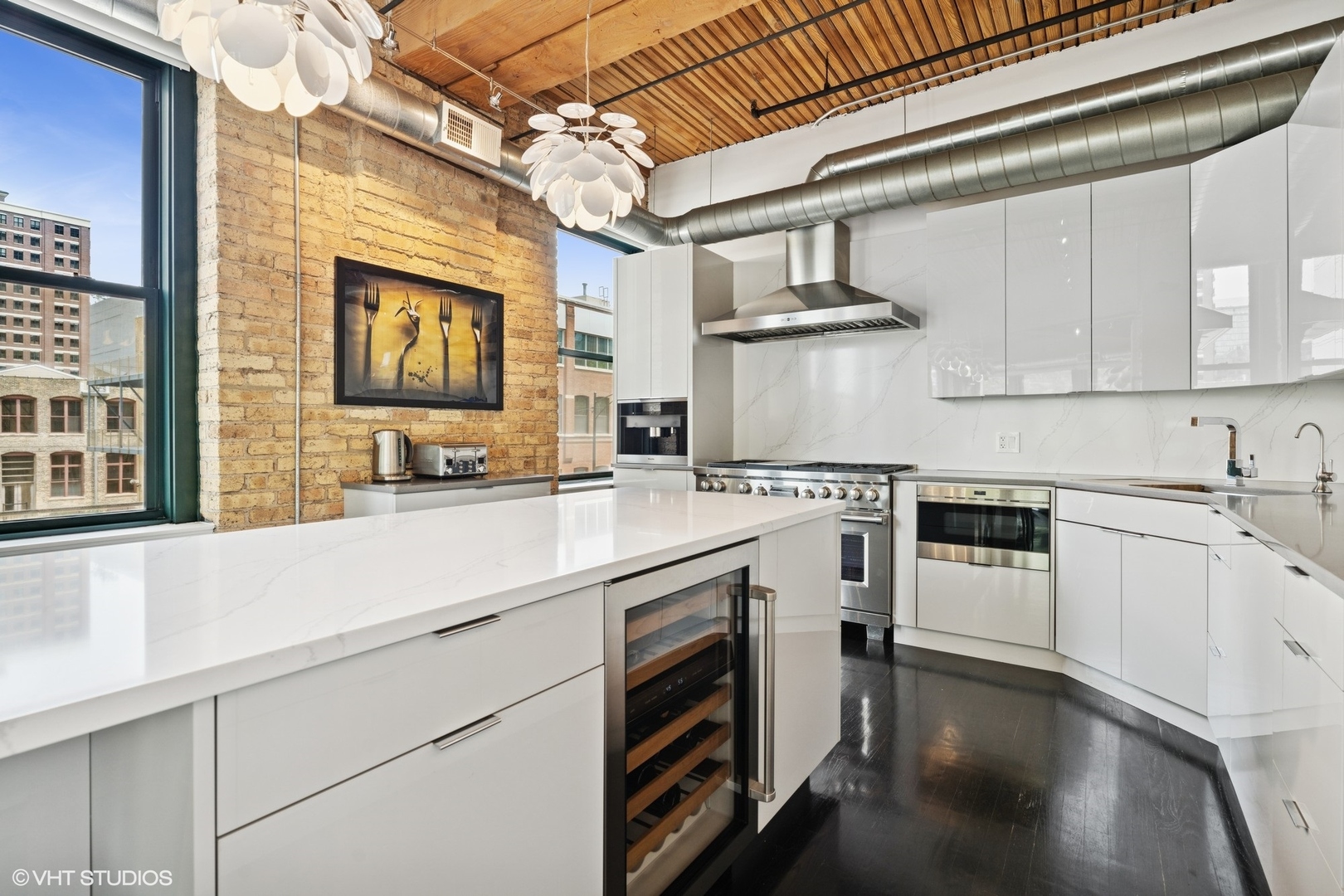 411 W Ontario Street Unit: 201-302
