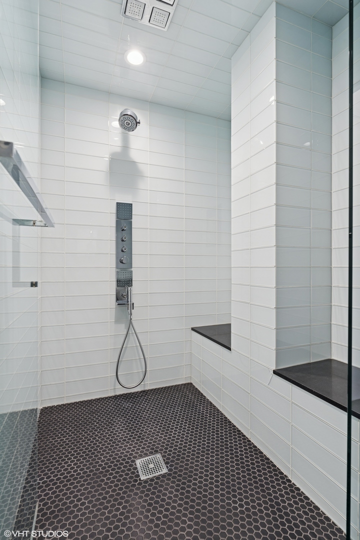 411 W Ontario Street Unit: 201-302