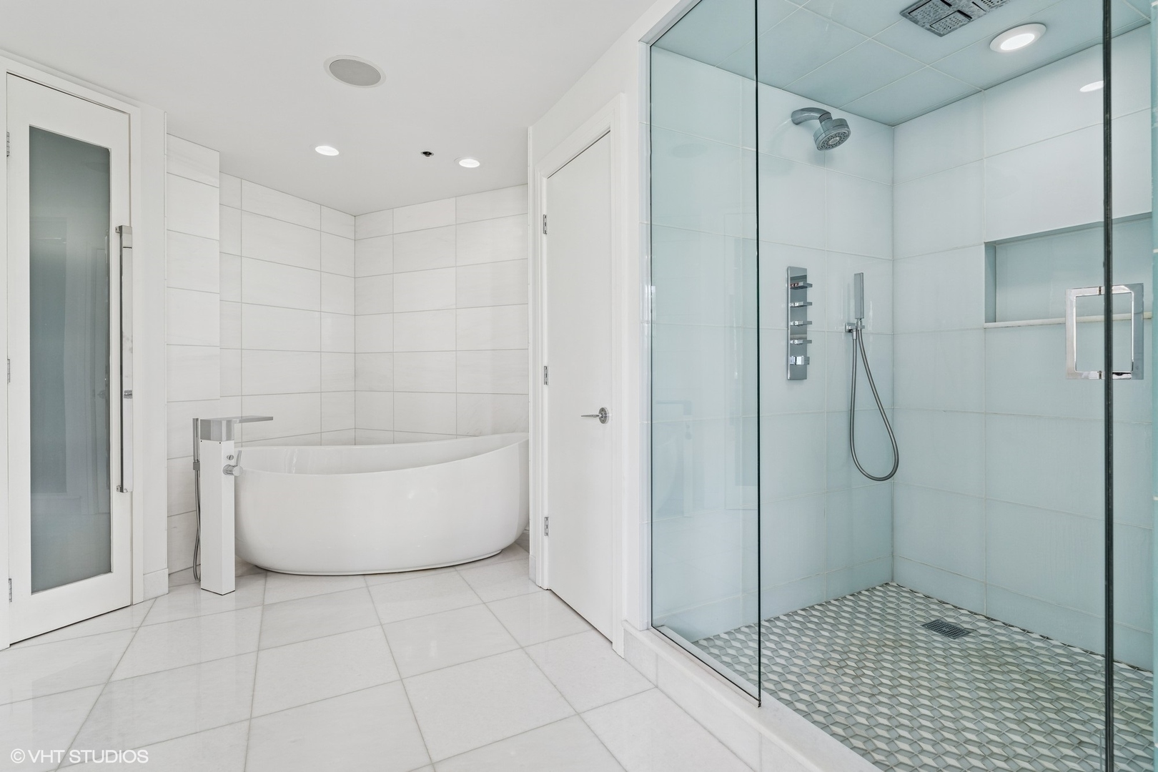 411 W Ontario Street Unit: 201-302