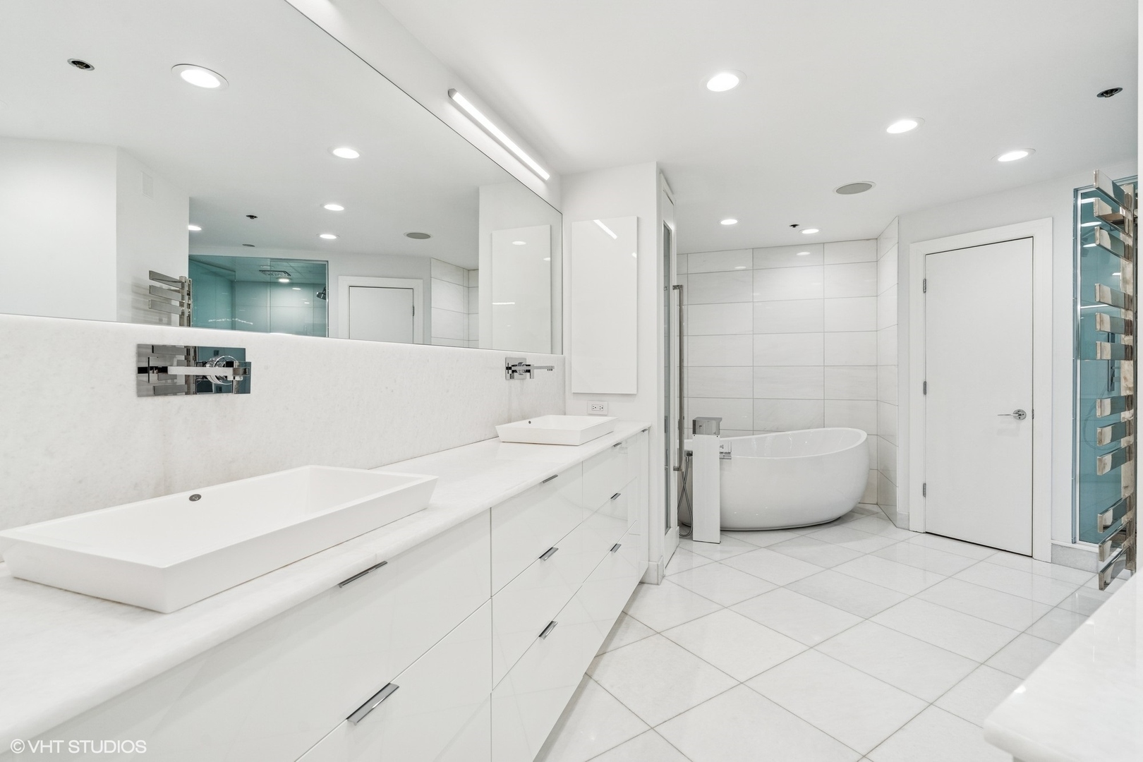 411 W Ontario Street Unit: 201-302