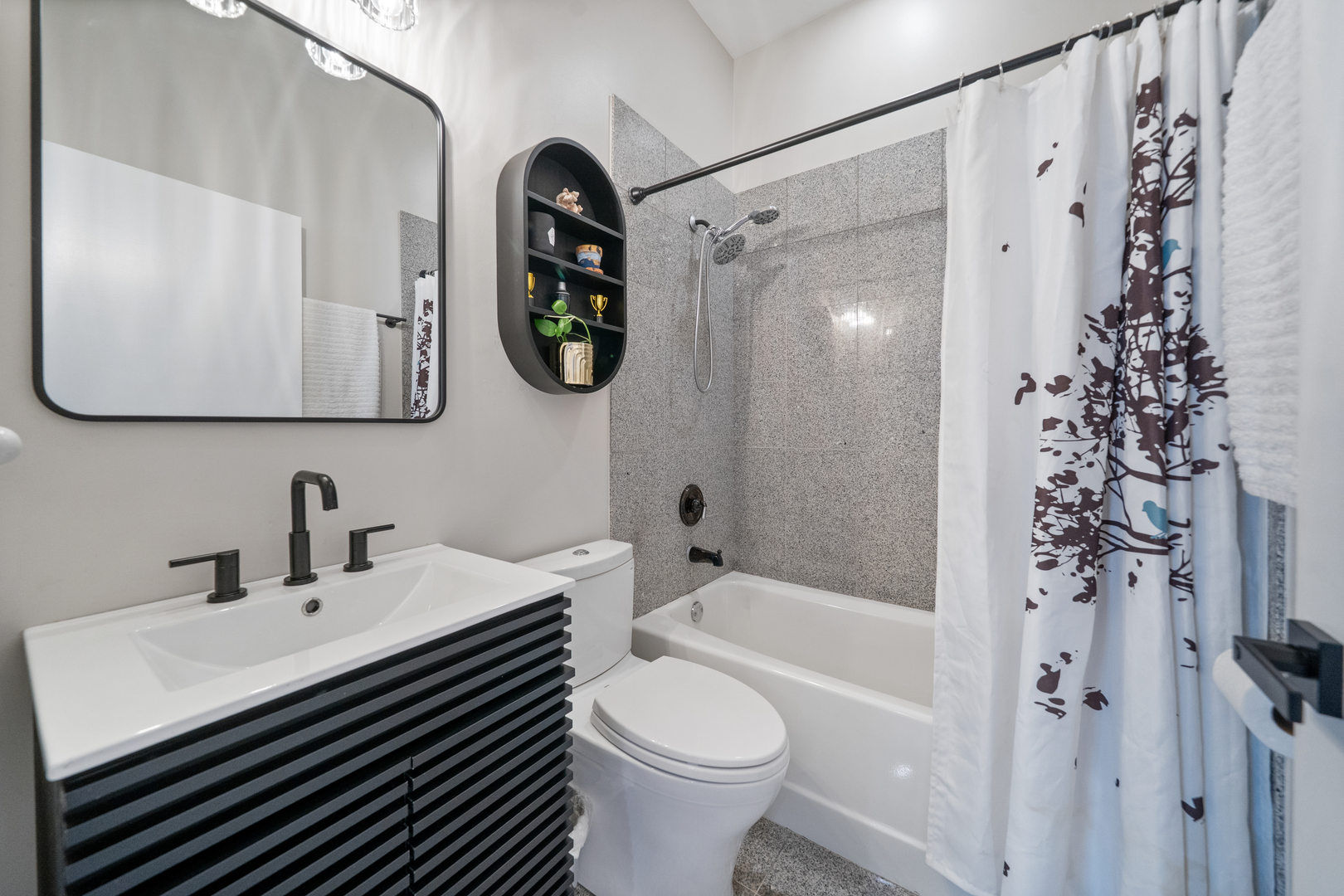 2321 W Lyndale Street Unit: 1