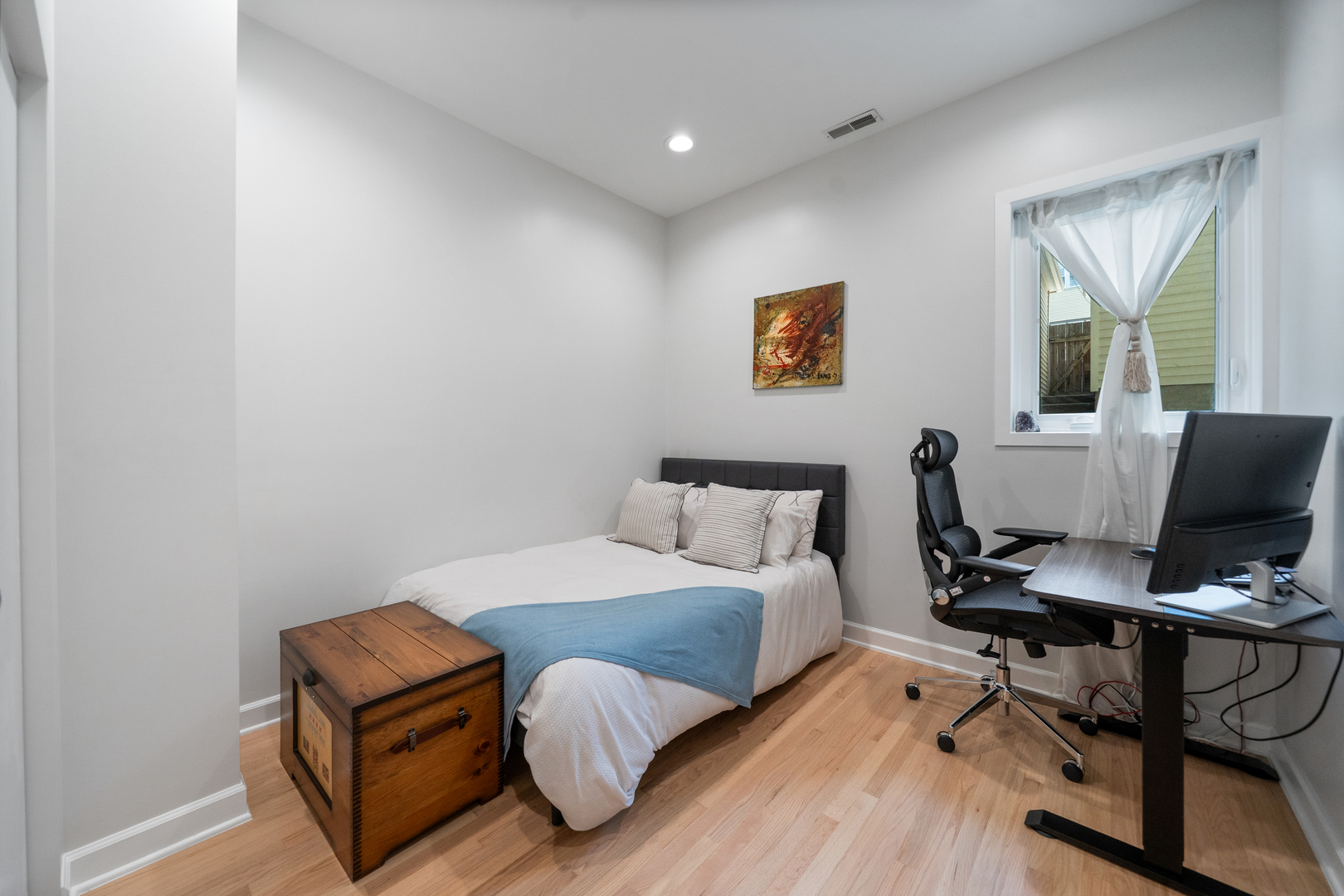 2321 W Lyndale Street Unit: 1