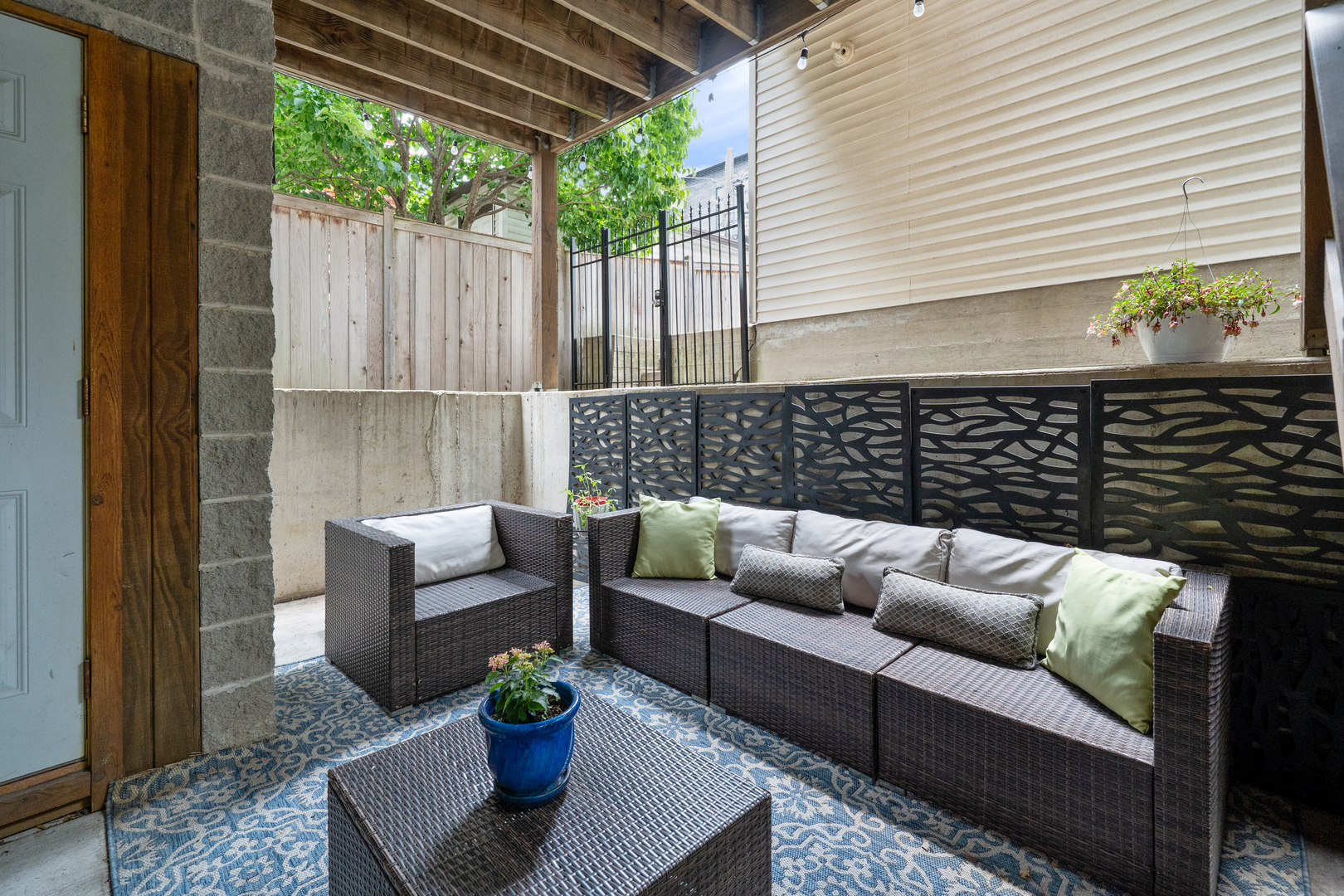 2321 W Lyndale Street Unit: 1