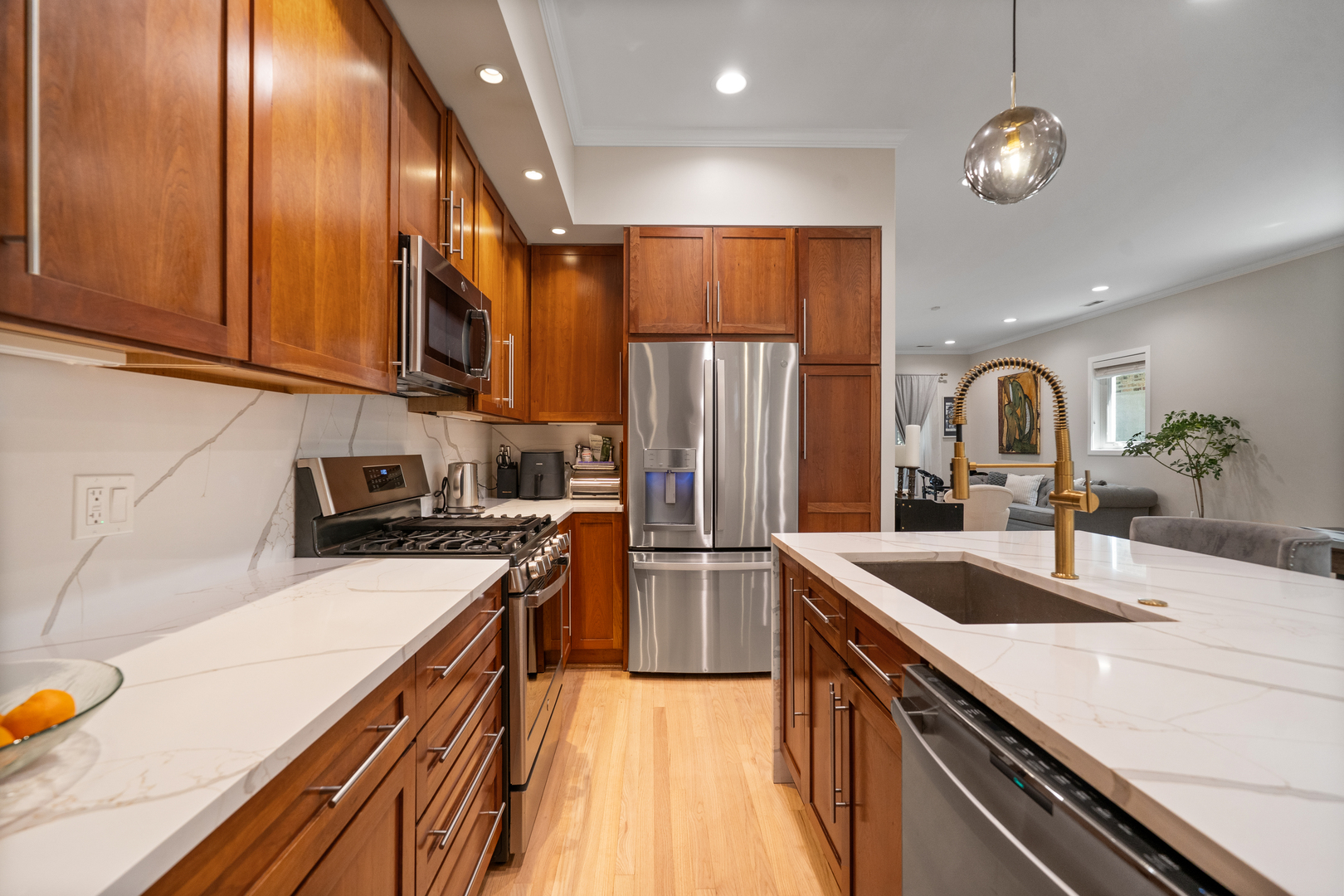 2321 W Lyndale Street Unit: 1