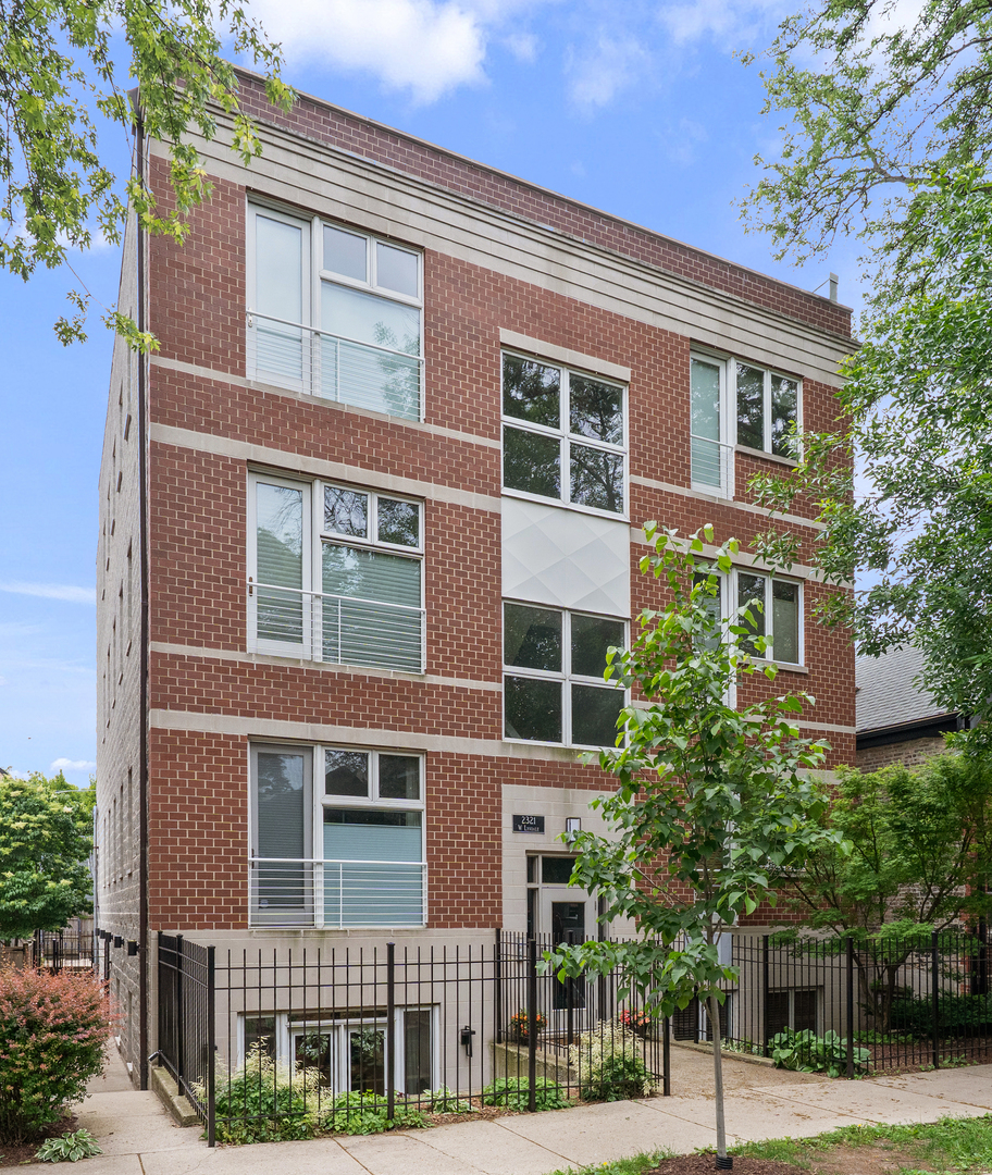 2321 W Lyndale Street Unit: 1