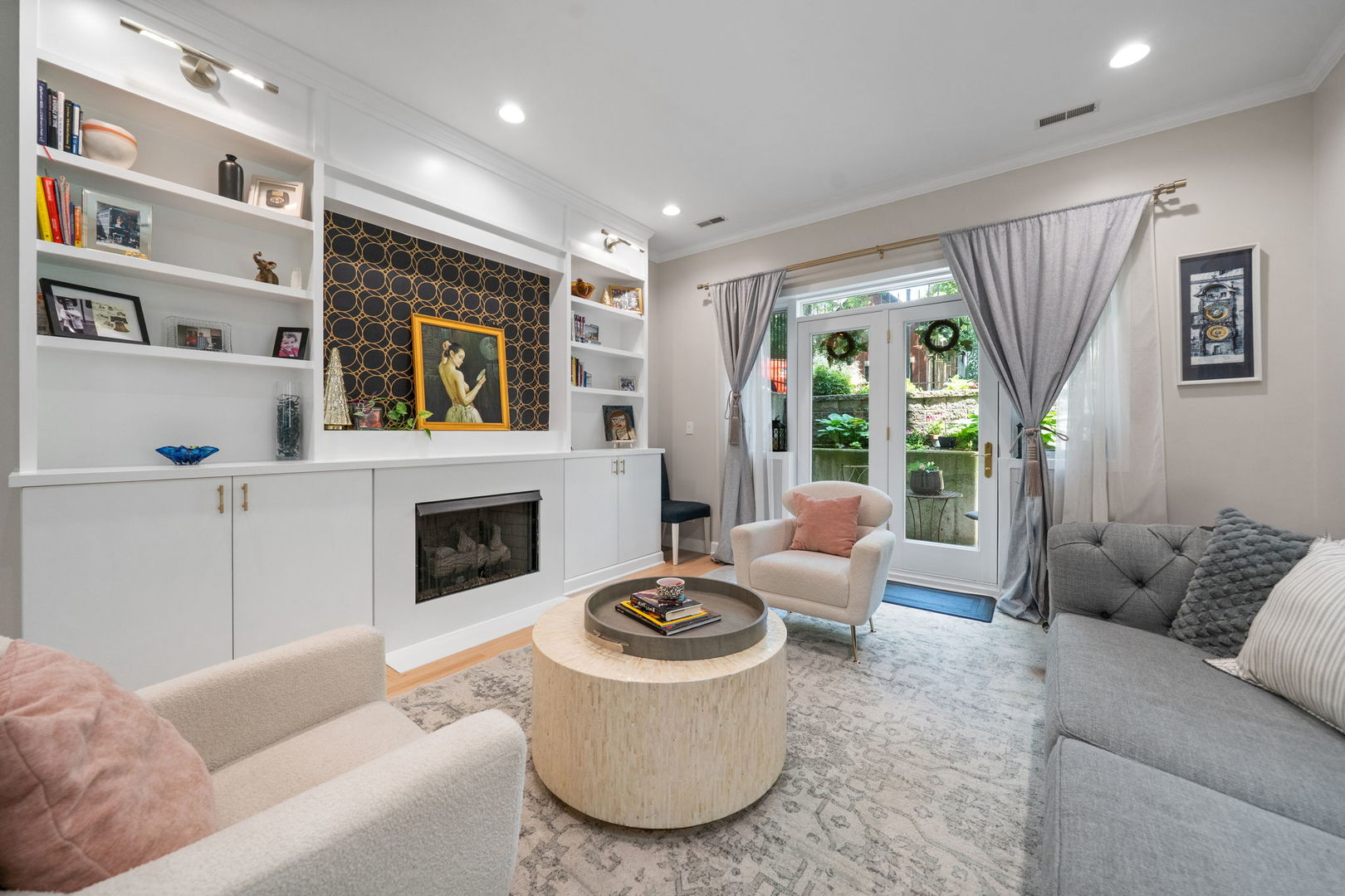 2321 W Lyndale Street Unit: 1