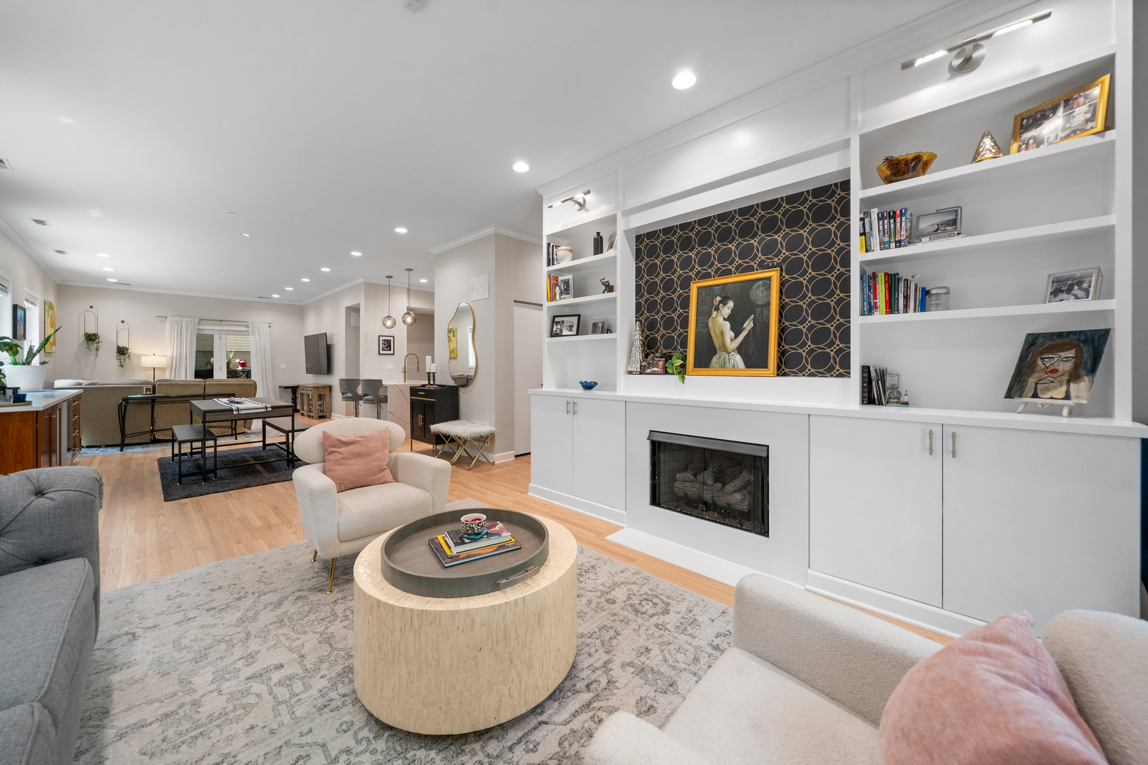 2321 W Lyndale Street Unit: 1
