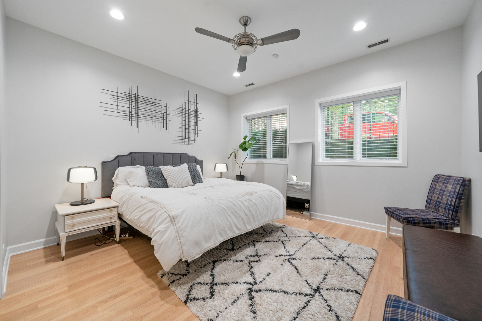 2321 W Lyndale Street Unit: 1
