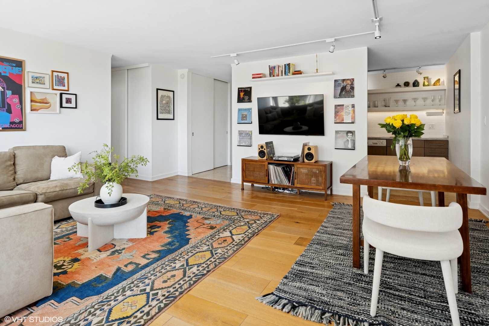 5455 N Sheridan Road Unit: 1006