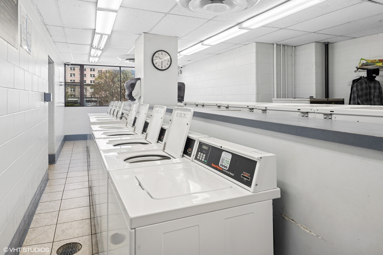 5455 N Sheridan Road Unit: 1006