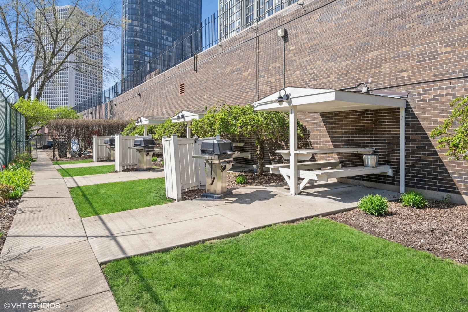 5455 N Sheridan Road Unit: 1006