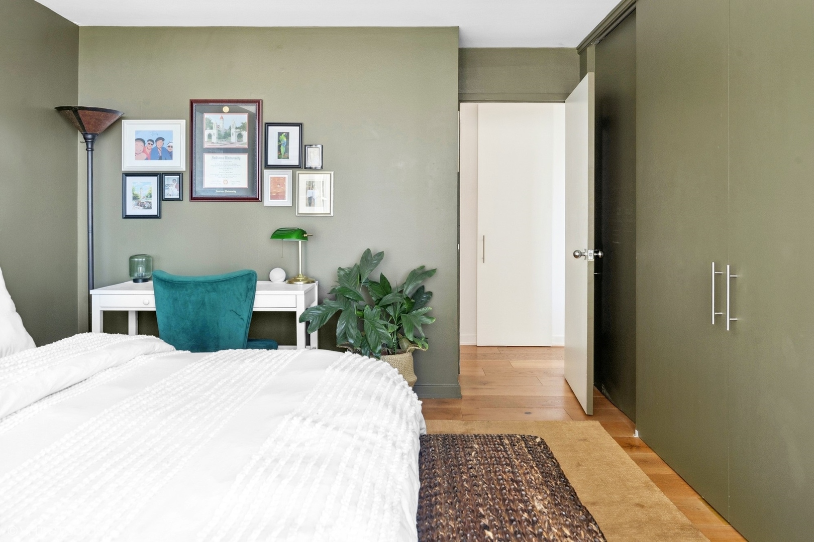 5455 N Sheridan Road Unit: 1006