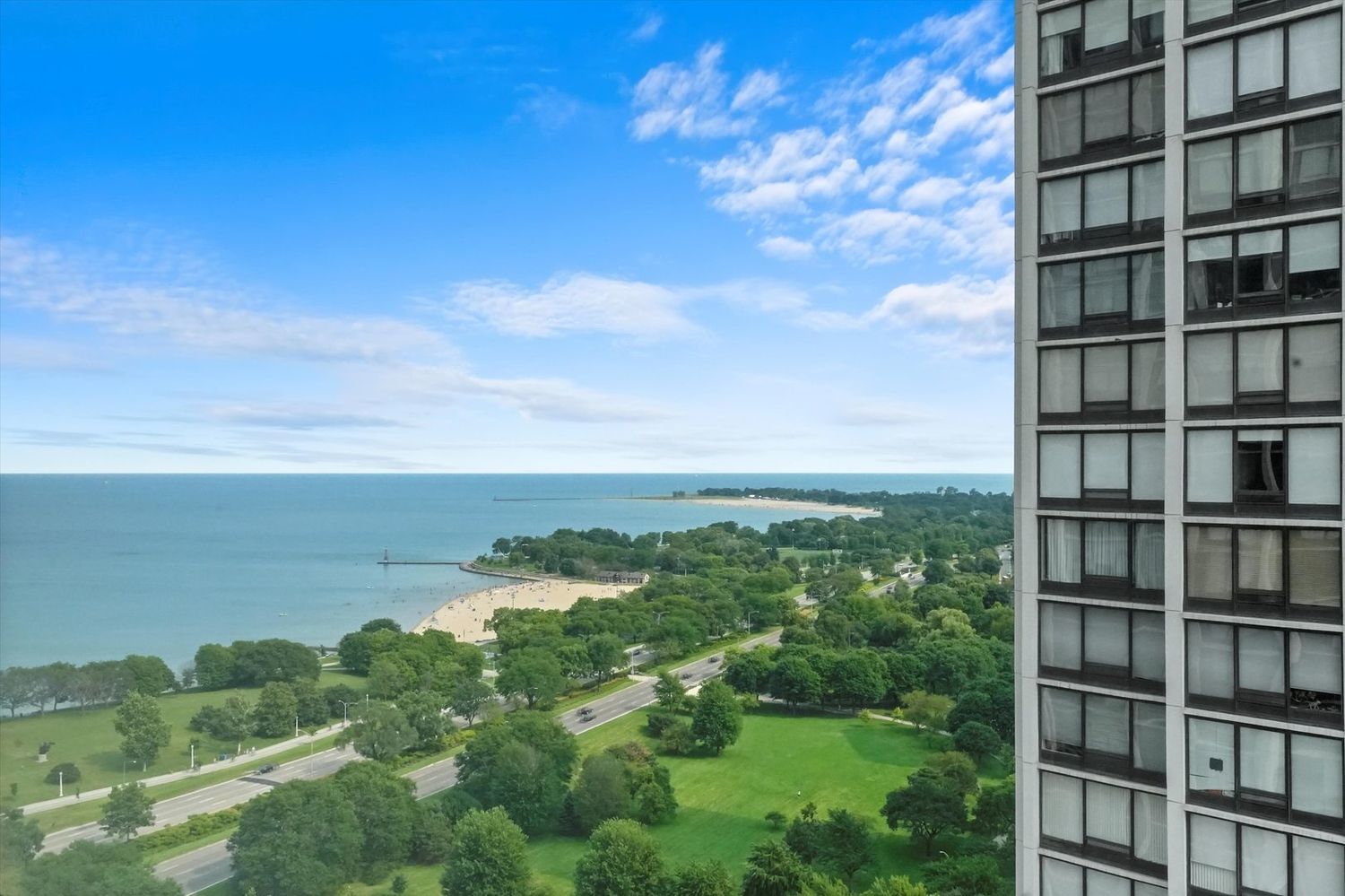 5455 N Sheridan Road Unit: 1006