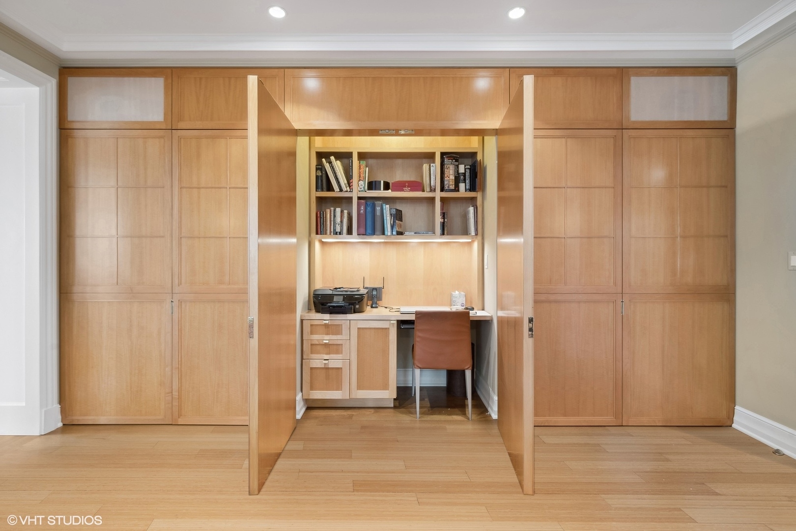 189 E Lake Shore Drive Unit: 15W