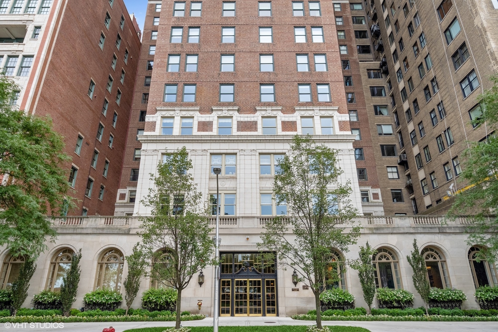 189 E Lake Shore Drive Unit: 15W