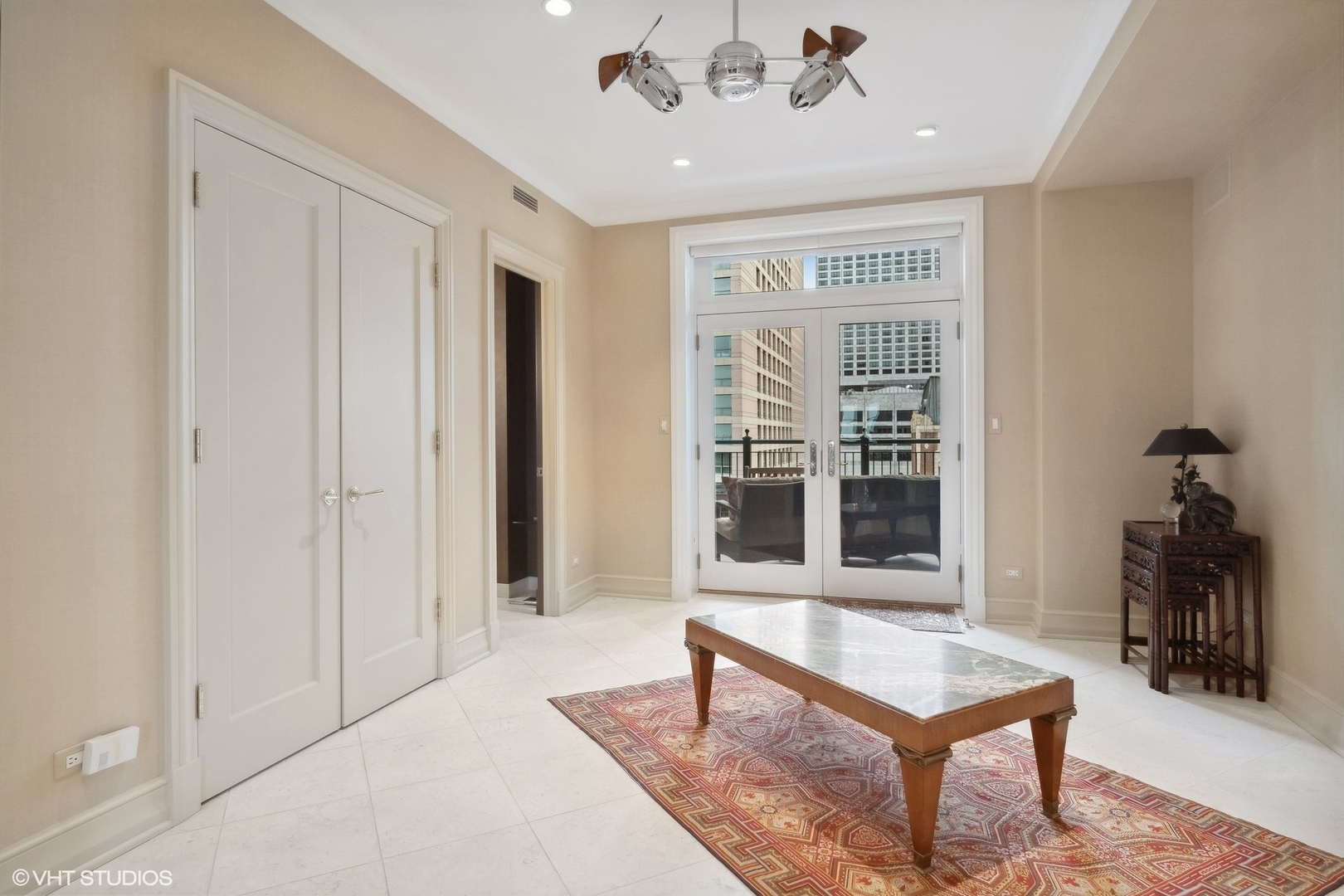 189 E Lake Shore Drive Unit: 15W